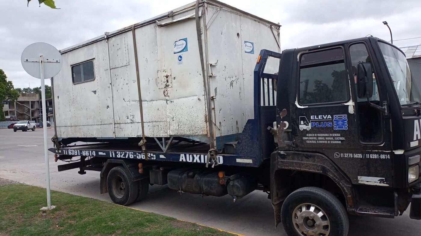 Transporte de módulo y estructura sobre camión plataforma